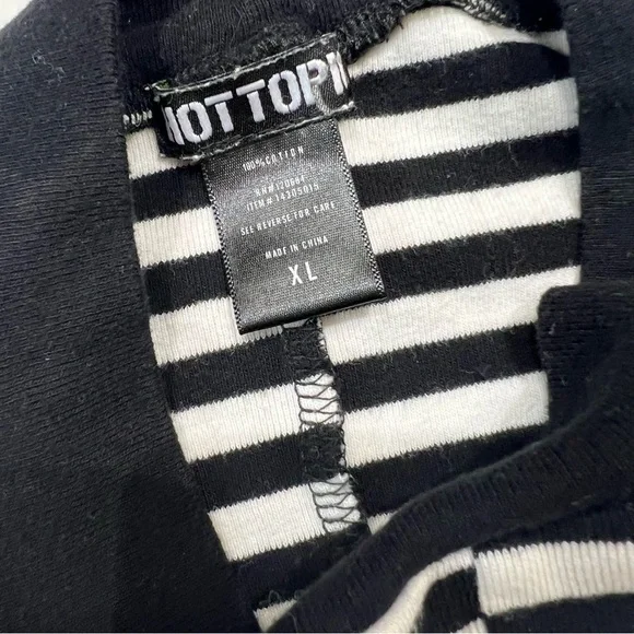 HOT TOPIC Black & White Stripe Heart Mock Heart Front Long-Sleeve Top Xl - Picture 4 of 11
